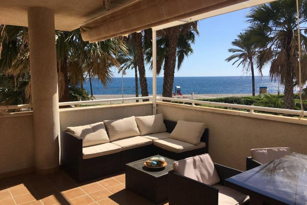 Frente Al Mar Apartment คาสเตล เด เฟโร ภายนอก รูปภาพ